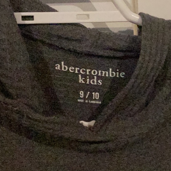 Abercrombie Kids long sleeve with hood - Picture 2 of 4
